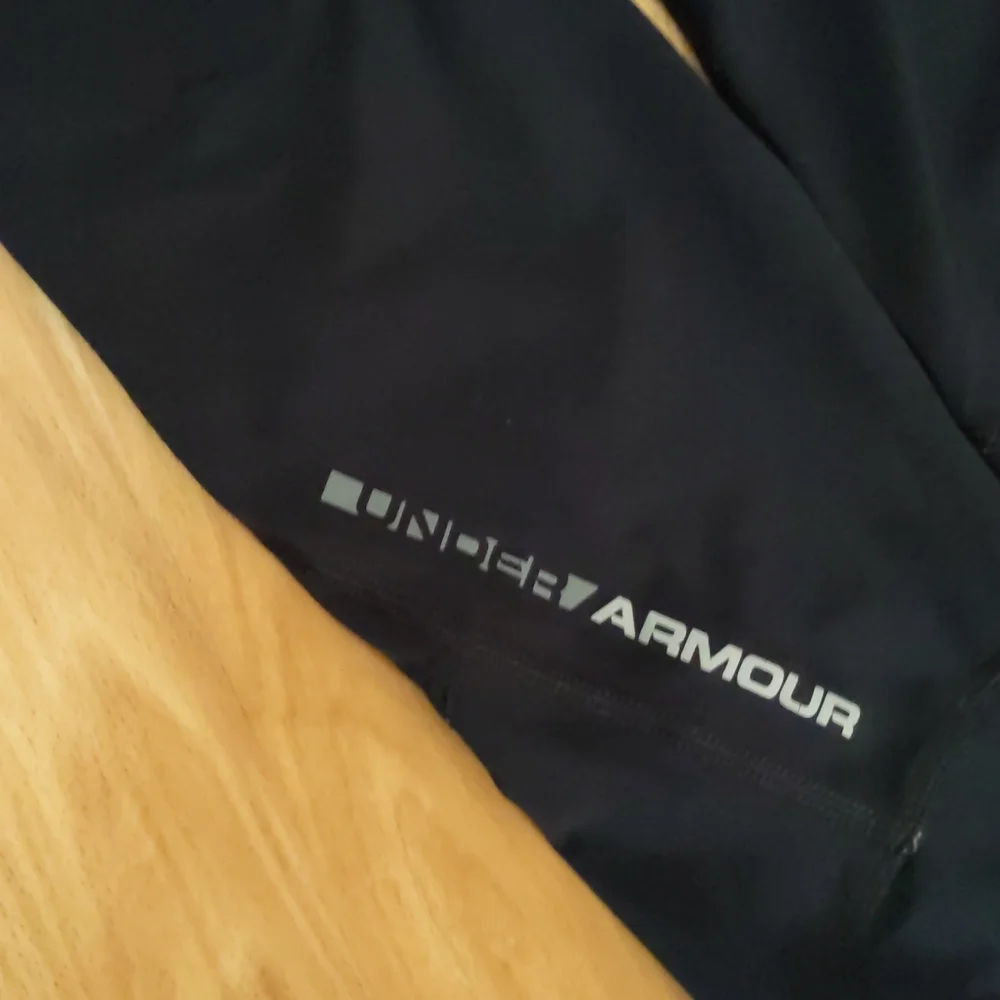 Under Armour compression pants boy's medium - Picture 5 of 5